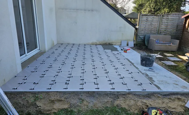 Réalisation d'une dalle pour terrasse béton carrelée à Châteaubriant, Châteaubriant, Mangalia Maçonnerie